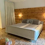 Ferienapartments Engeln Eifel 아파트 *